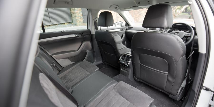 Интерьер Skoda Superb Wagon 4x4 2016 года  (AU) (фото 21 из 26)